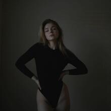  Nude