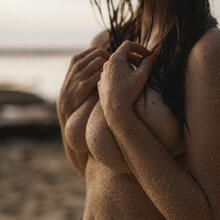  Nude