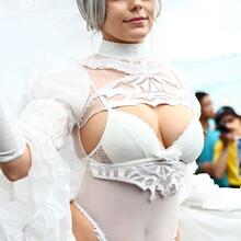  Nude