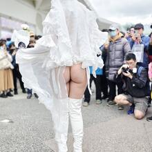  Nude