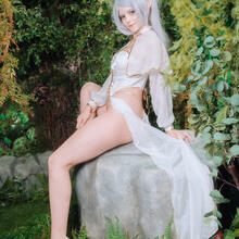  Nude