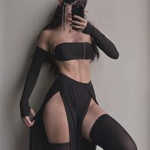  Nude
