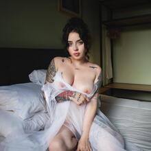  Nude