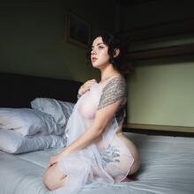  Nude
