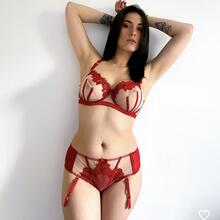  Nude