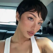  Nude