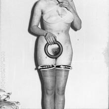  Nude