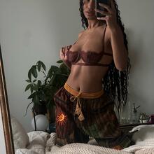  Nude