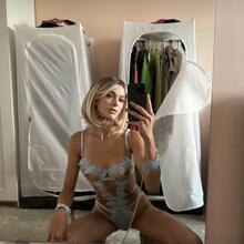  Nude