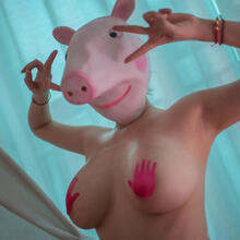 Nude
