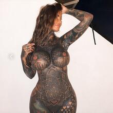  Nude