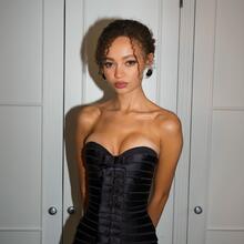  Nude