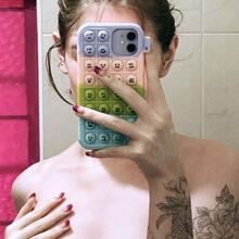  Nude