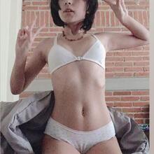  Nude