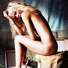  Nude