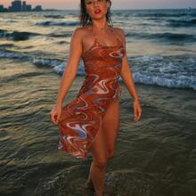  Nude