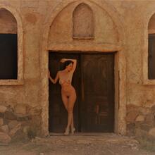  Nude