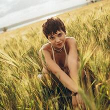  Nude