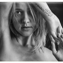  Nude