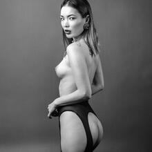  Nude
