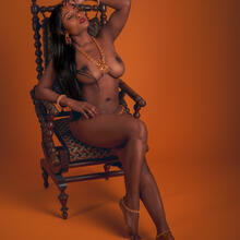  Nude