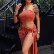  Nude
