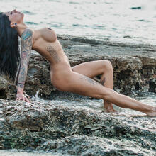  Nude