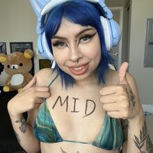  Nude