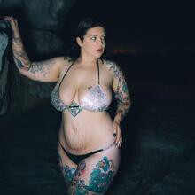  Nude
