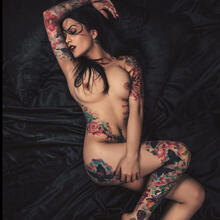  Nude