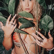  Nude
