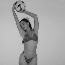  Nude