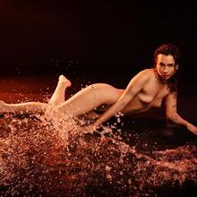  Nude