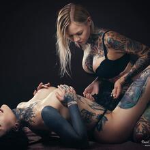  Nude