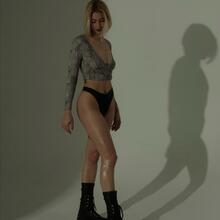  Nude