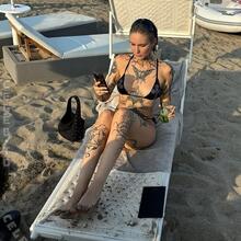  Nude