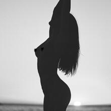  Nude