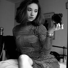  Nude