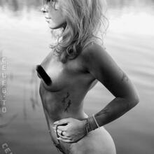  Nude