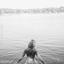  Nude