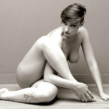  Nude