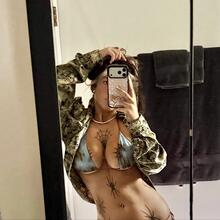  Nude