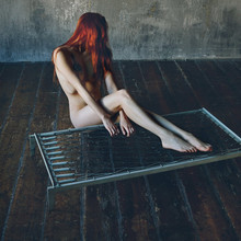  Nude