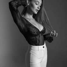  Nude