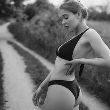  Nude