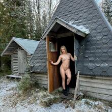  Nude