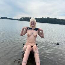  Nude