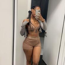  Nude