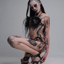  Nude