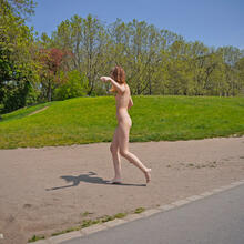  Nude